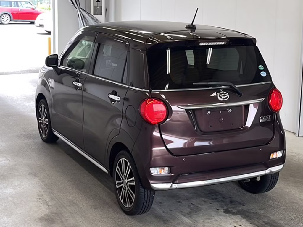 DAIHATSU CAST