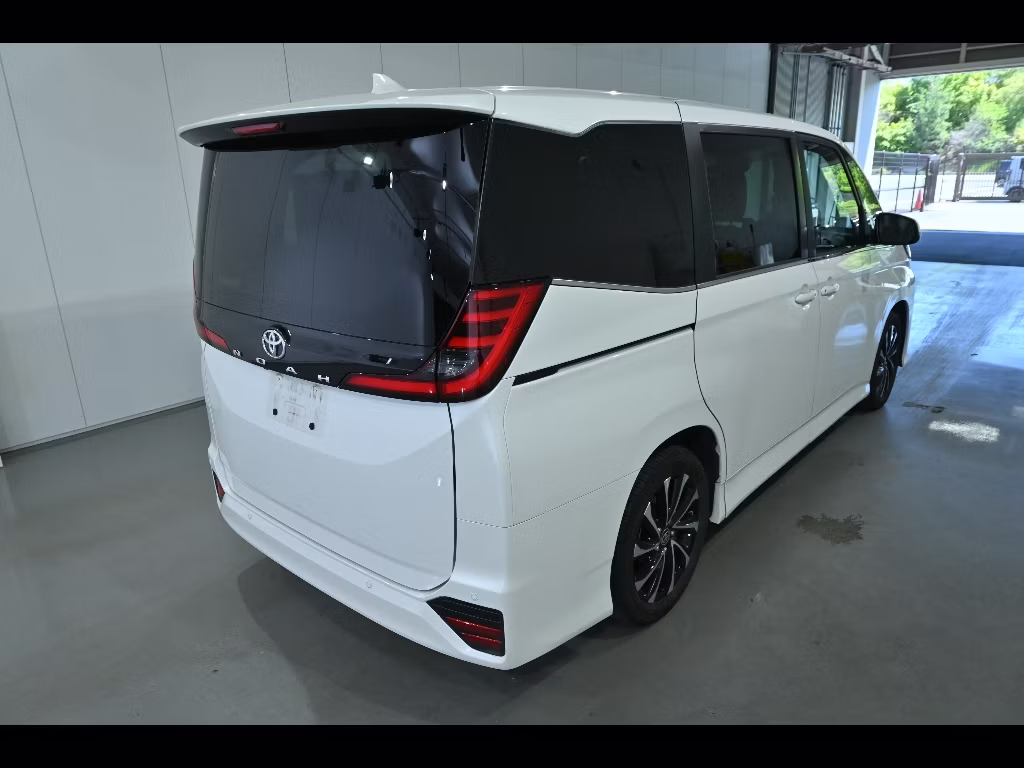 TOYOTA NOAH