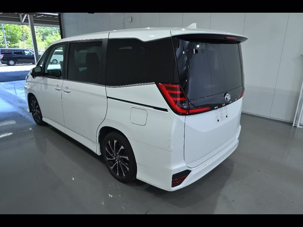 TOYOTA NOAH