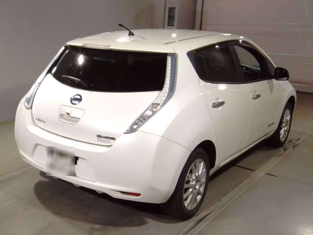 NISSAN LEAF