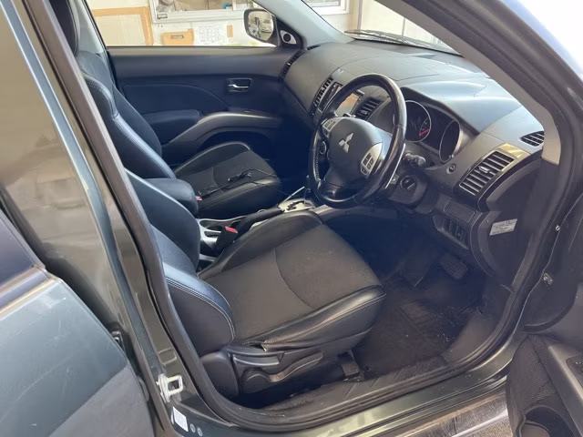MITSUBISHI OUTLANDER