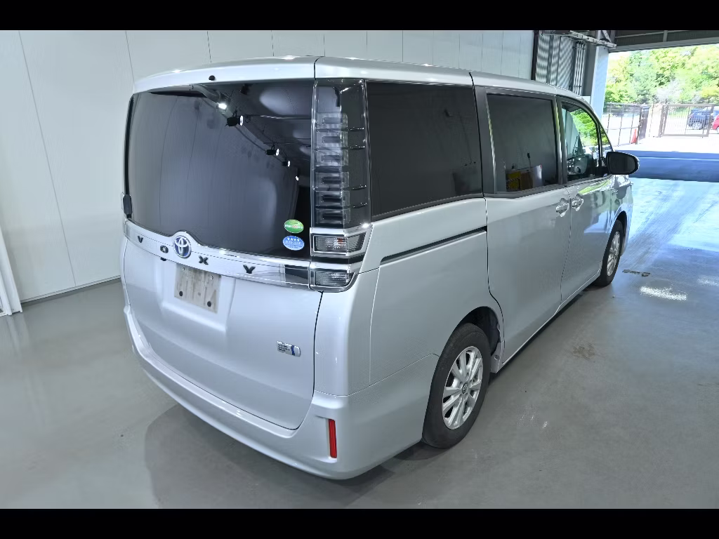 TOYOTA VOXY