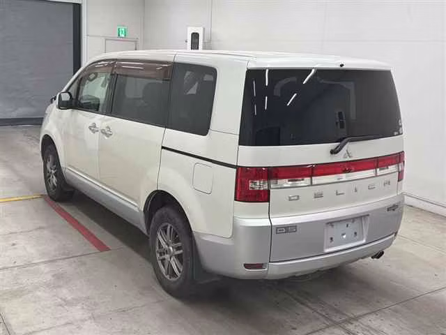 MITSUBISHI DELICA D:5