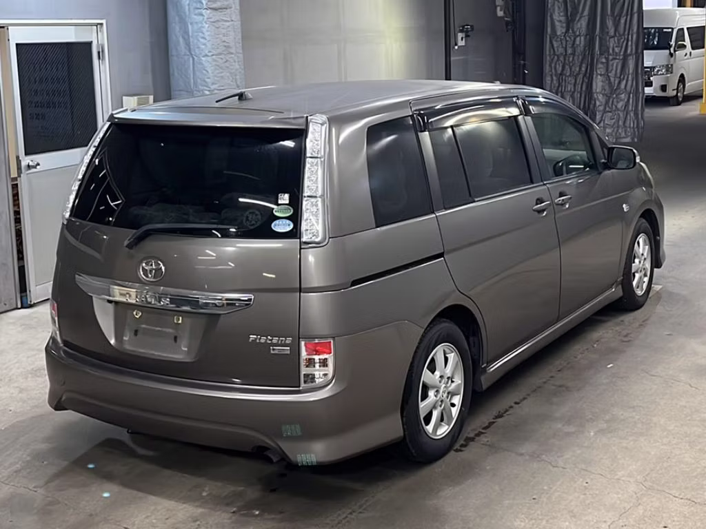 TOYOTA ISIS