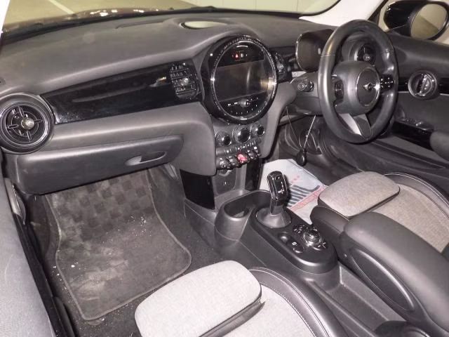 MINI HATCH