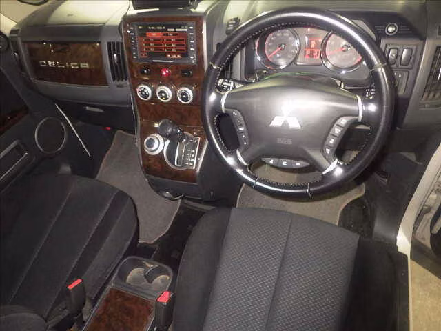 MITSUBISHI DELICA D:5