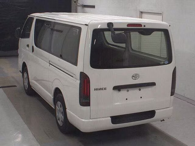 TOYOTA REGIUS ACE