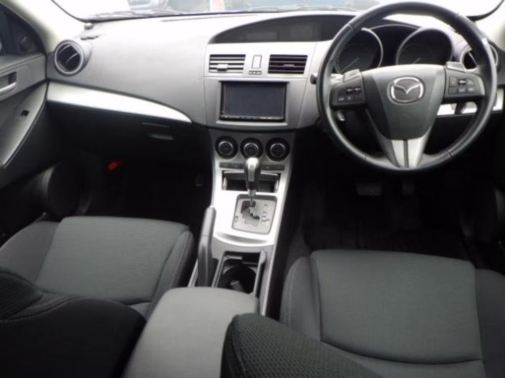 MAZDA AXELA