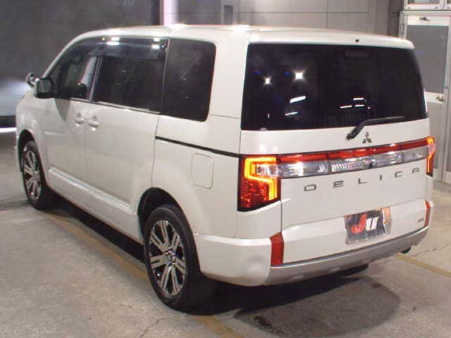 MITSUBISHI DELICA D:5