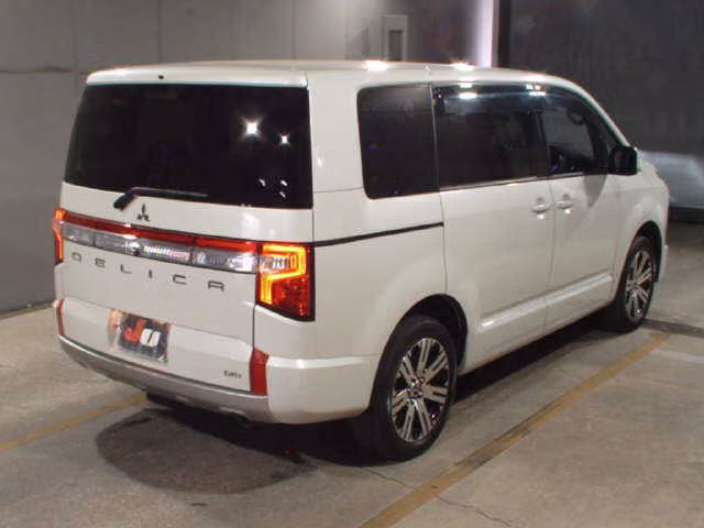 MITSUBISHI DELICA D:5