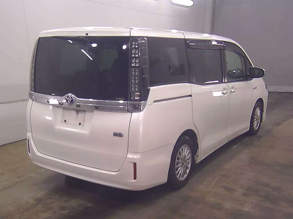 TOYOTA VOXY