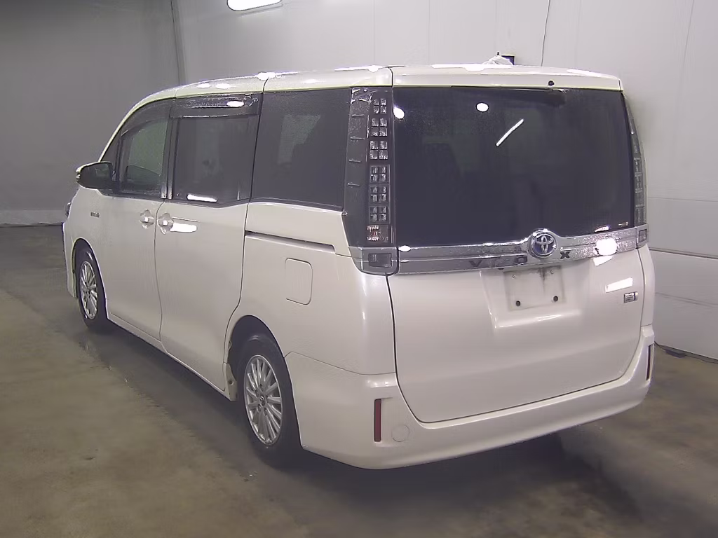 TOYOTA VOXY
