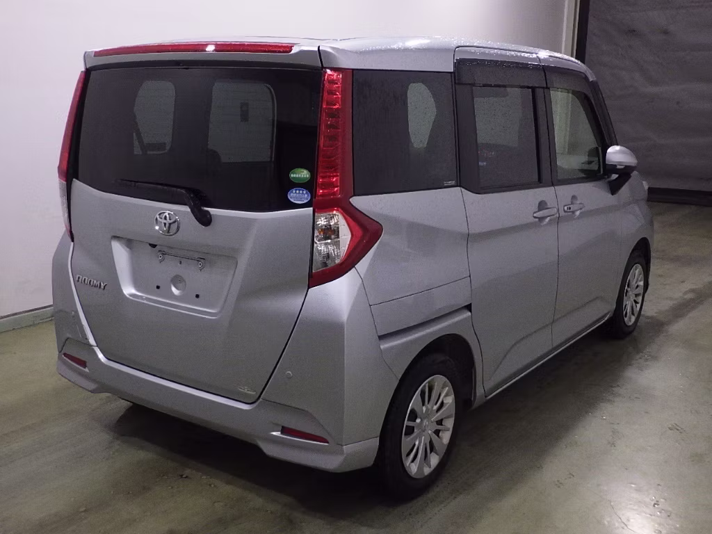 TOYOTA ROOMY
