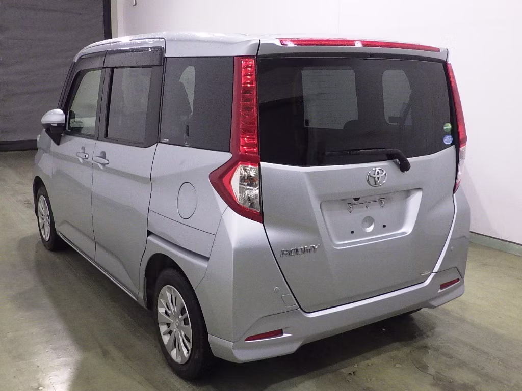 TOYOTA ROOMY