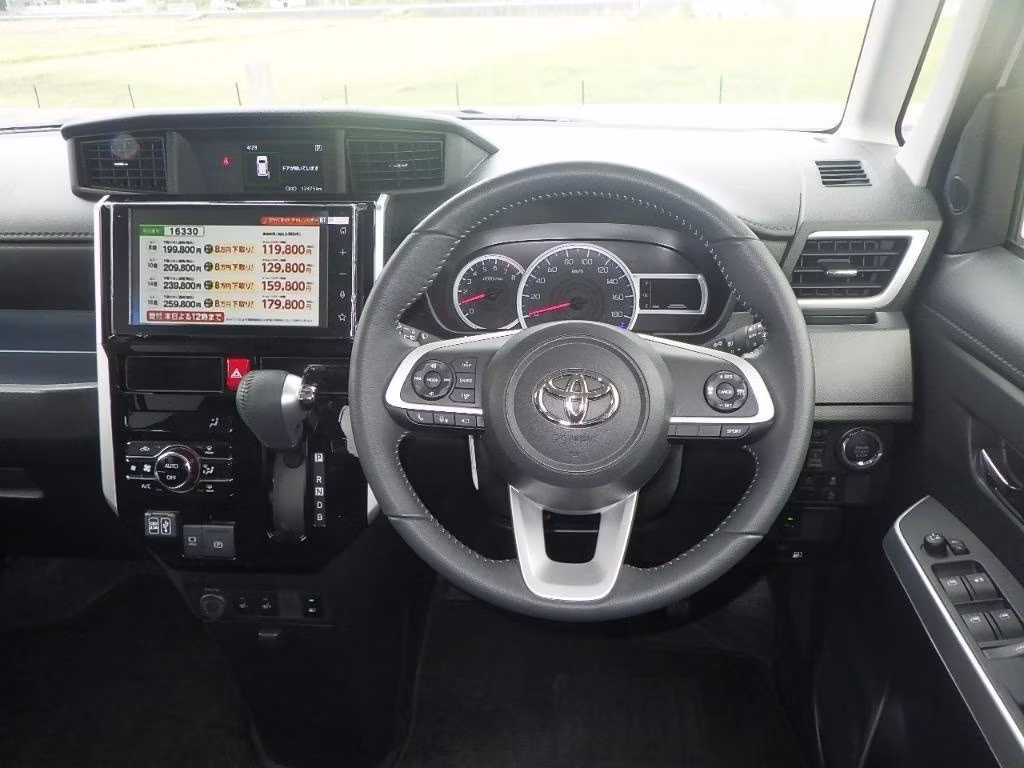 TOYOTA ROOMY
