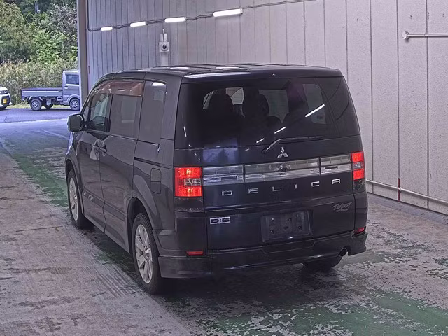 MITSUBISHI DELICA D:5