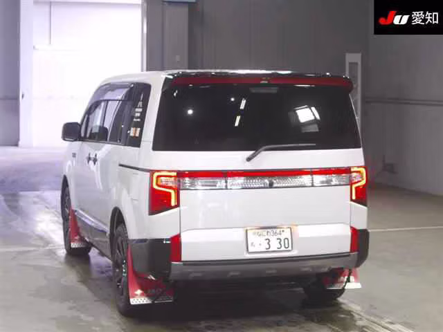 MITSUBISHI DELICA D:5