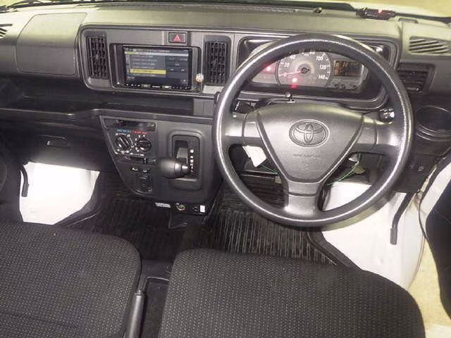 TOYOTA PIXIS VAN