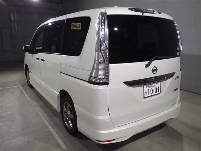 NISSAN SERENA