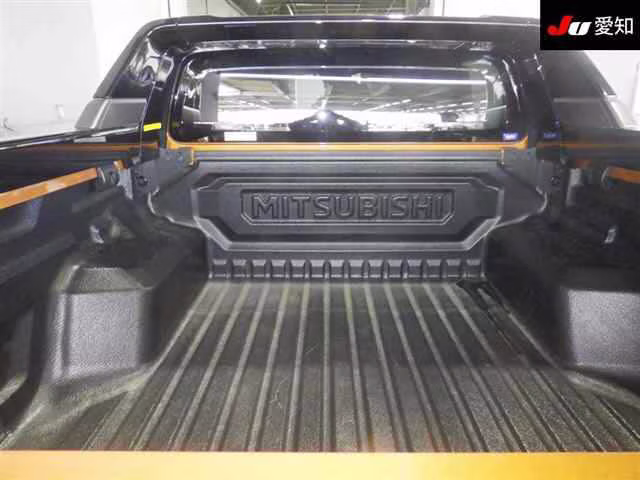 MITSUBISHI TRITON