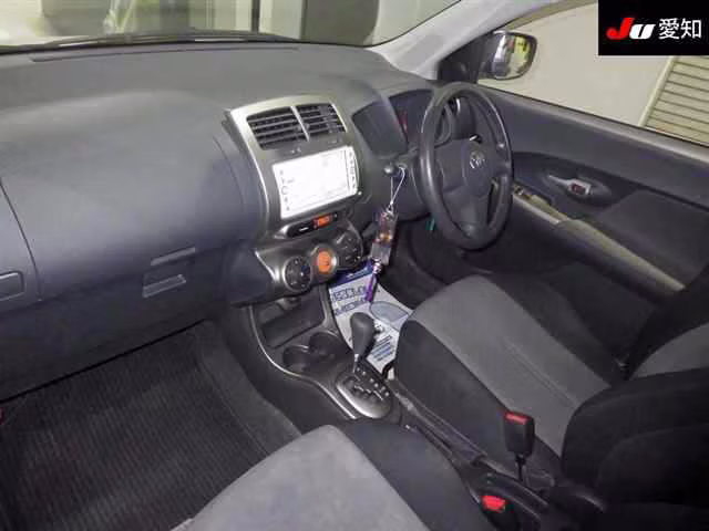 TOYOTA IST