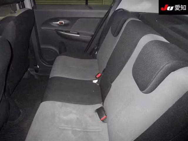 TOYOTA IST