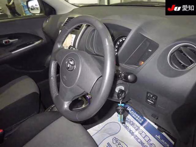 TOYOTA IST