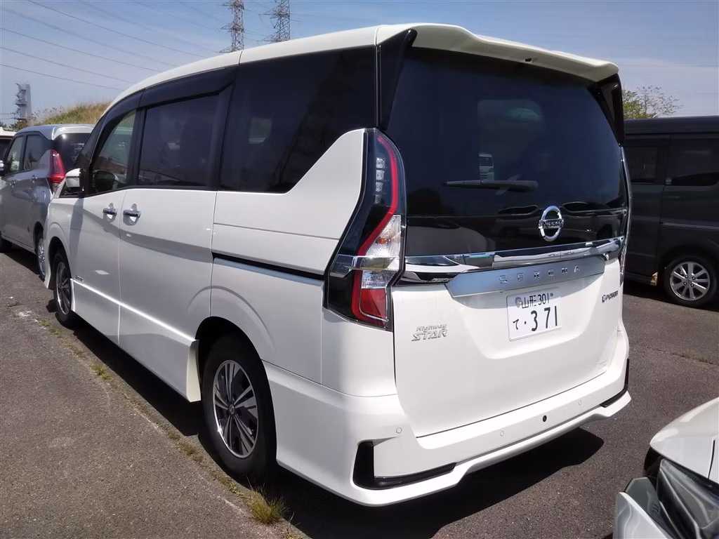 NISSAN SERENA