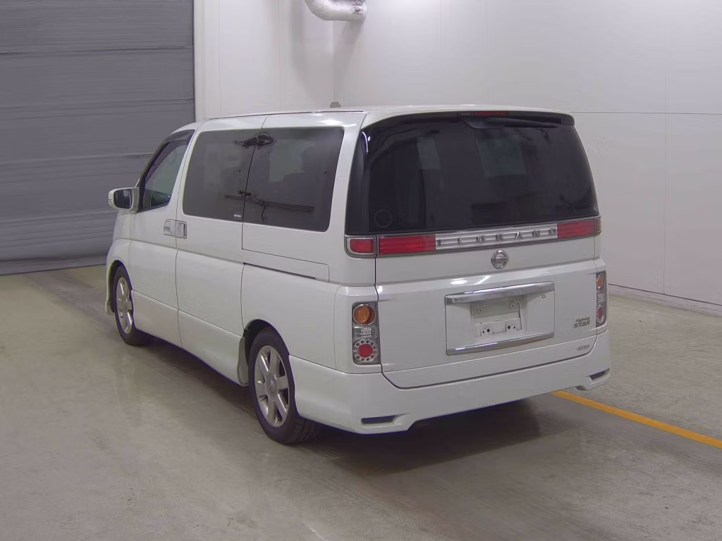 NISSAN ELGRAND