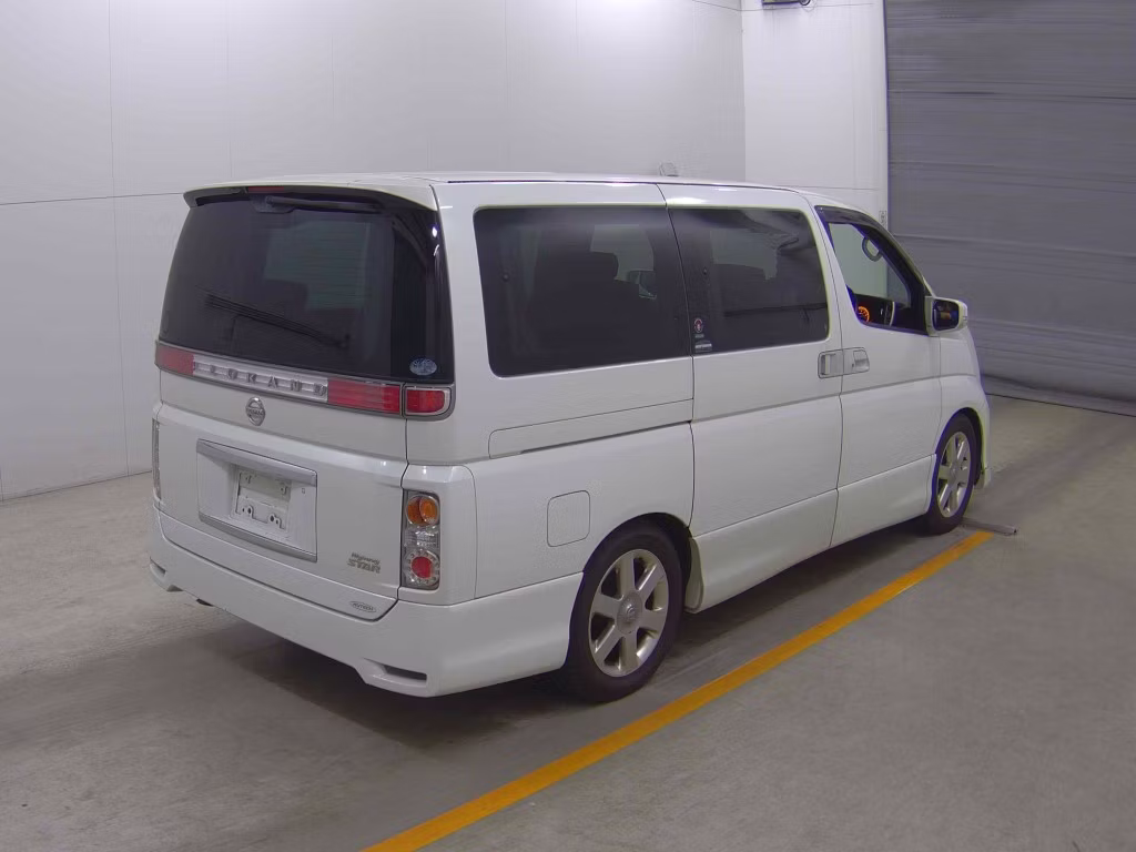 NISSAN ELGRAND