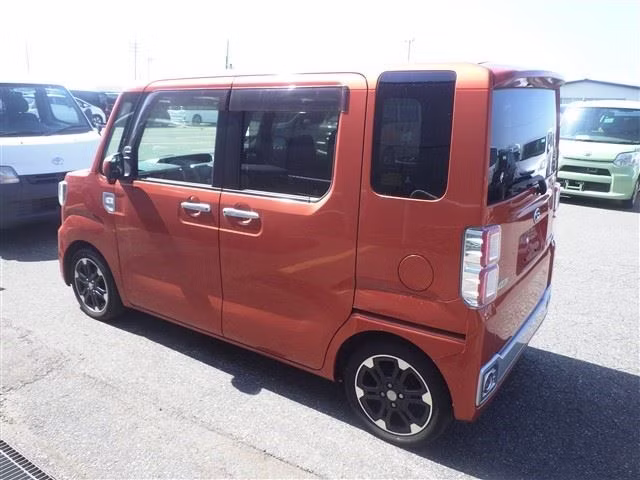 DAIHATSU WAKE