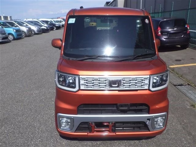 DAIHATSU WAKE
