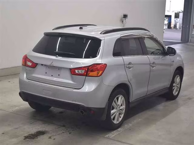 MITSUBISHI RVR