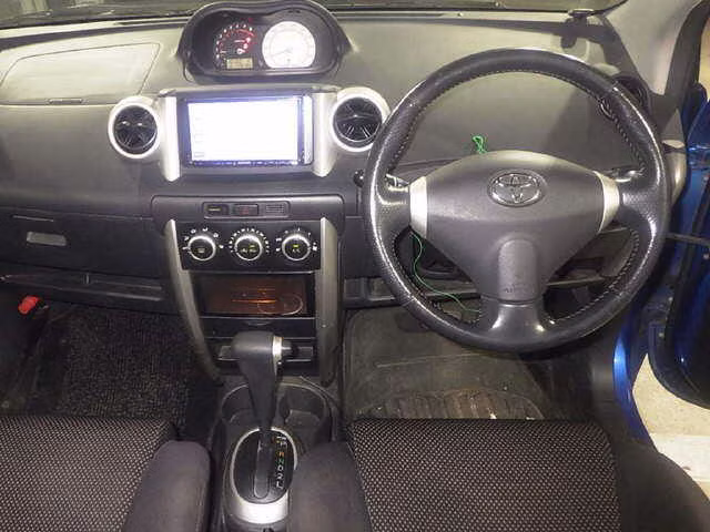 TOYOTA IST