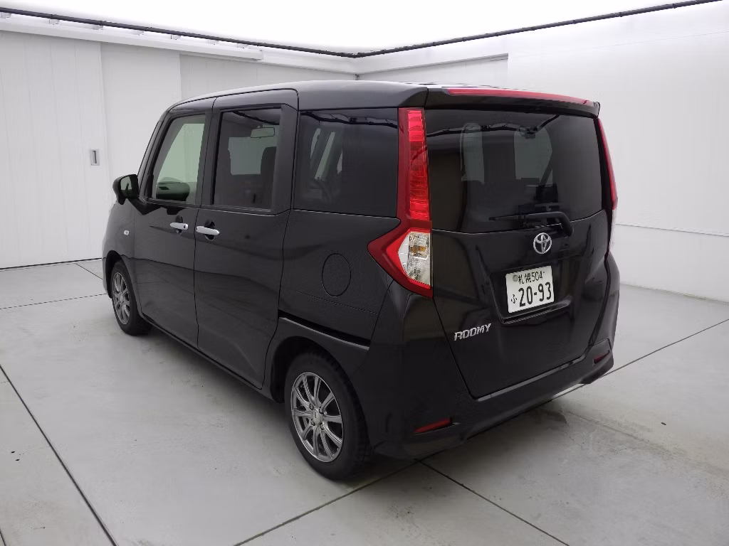 TOYOTA ROOMY