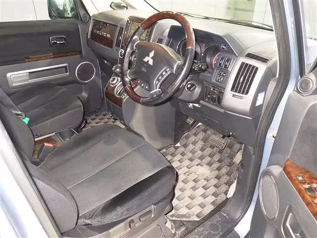 MITSUBISHI DELICA D:5
