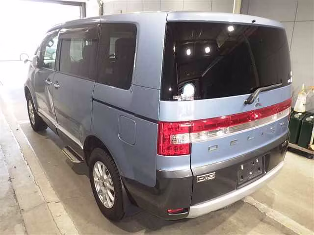 MITSUBISHI DELICA D:5
