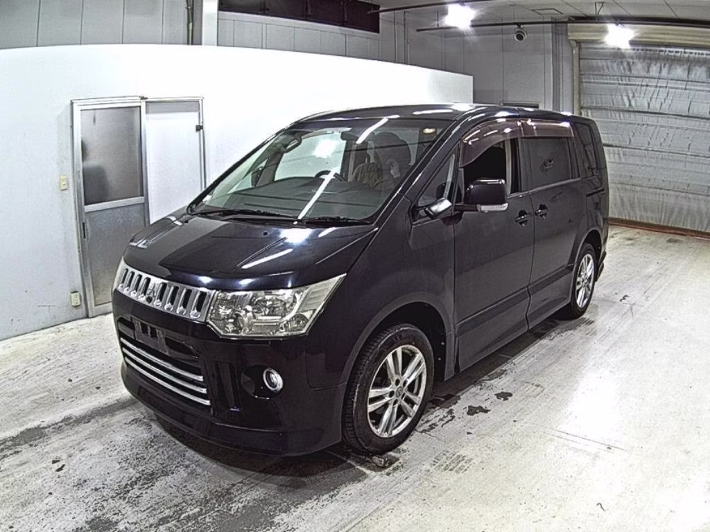 MITSUBISHI DELICA D:5