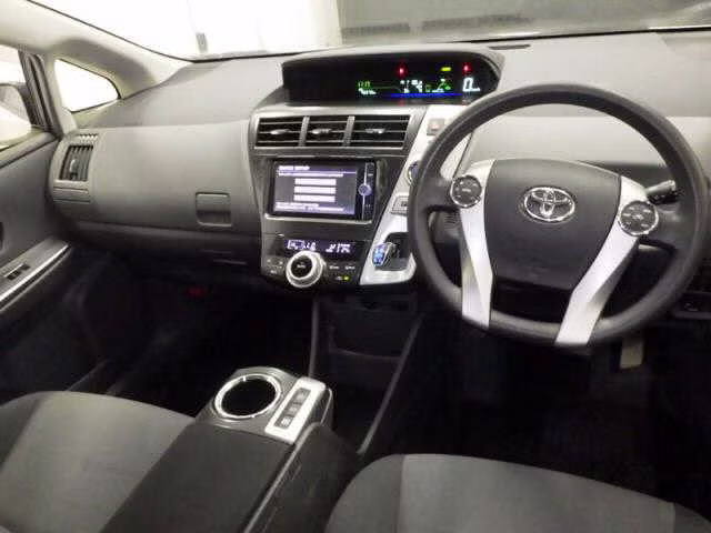 TOYOTA PRIUS ALPHA