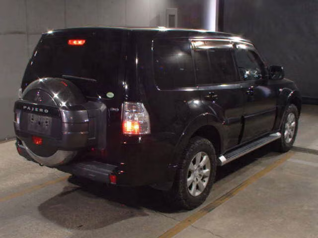 MITSUBISHI PAJERO