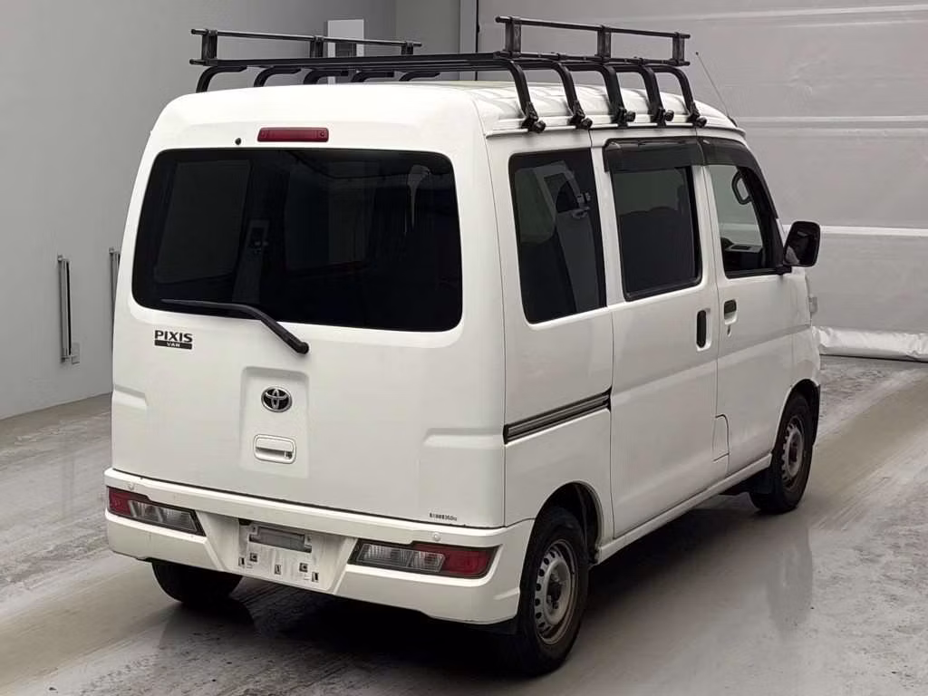 TOYOTA PIXIS VAN