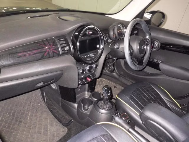 MINI HATCH