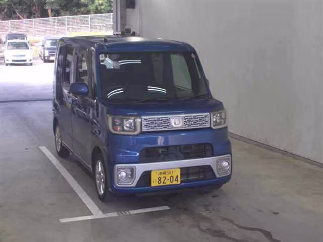DAIHATSU WAKE