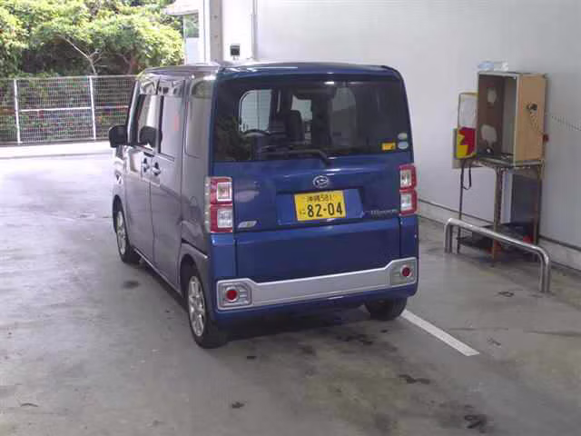 DAIHATSU WAKE