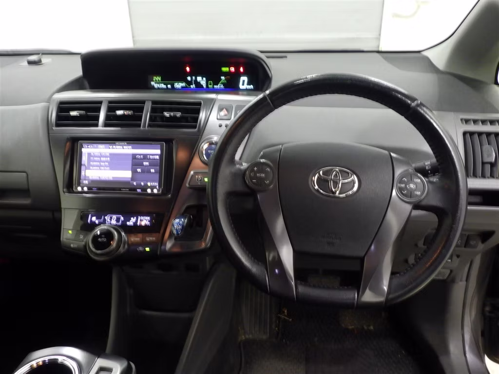 TOYOTA PRIUS ALPHA