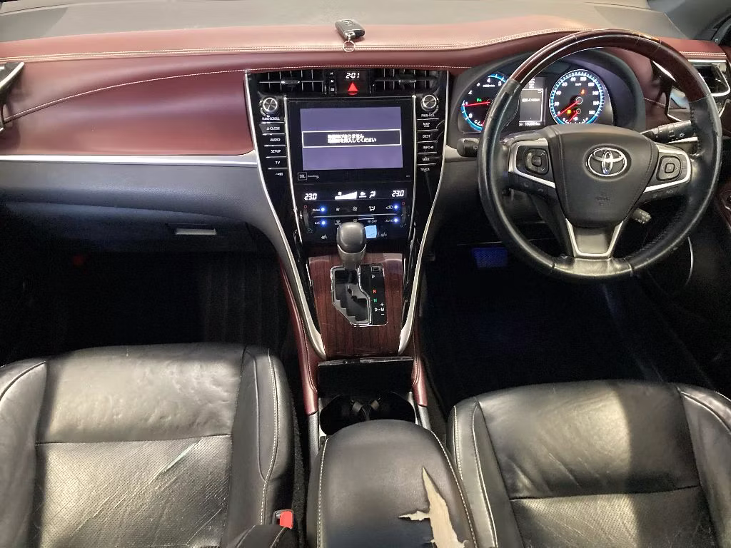 TOYOTA HARRIER