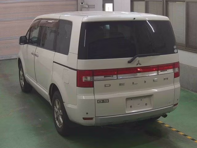 MITSUBISHI DELICA D:5