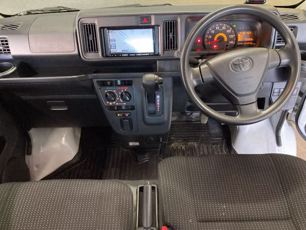 TOYOTA PIXIS VAN