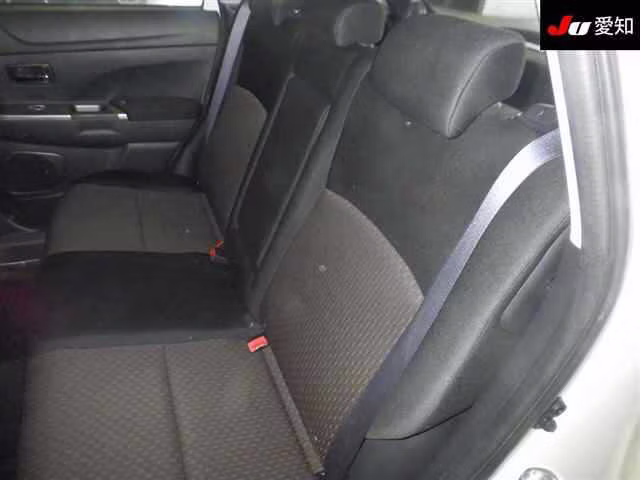 MITSUBISHI RVR