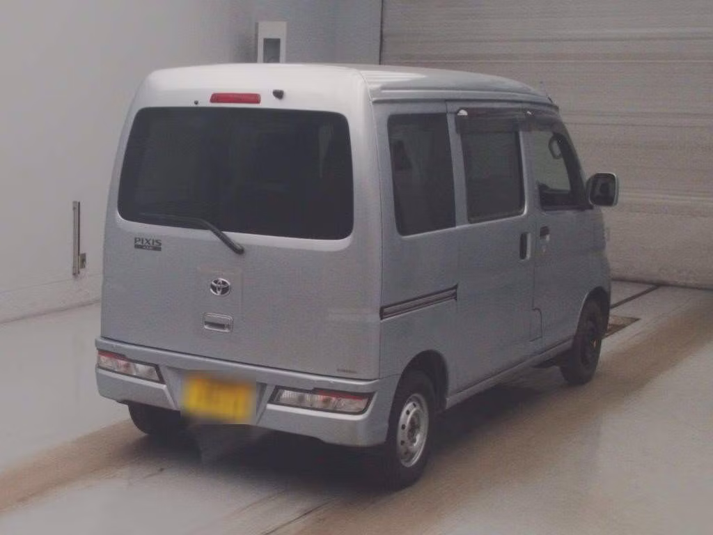 TOYOTA PIXIS VAN
